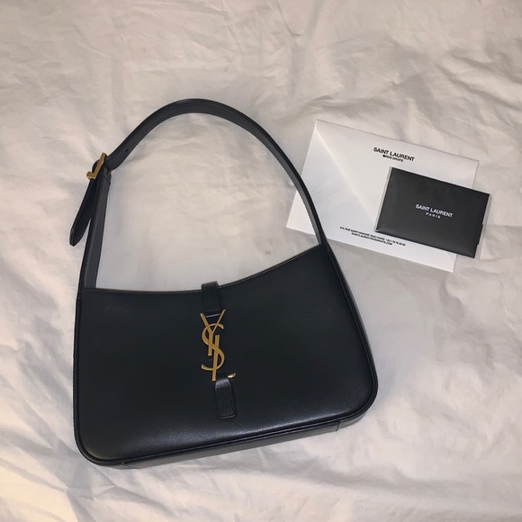 Saint Laurent YSL Le 5 à 7 Leather Hobo in Nero - Picture 8 of 12